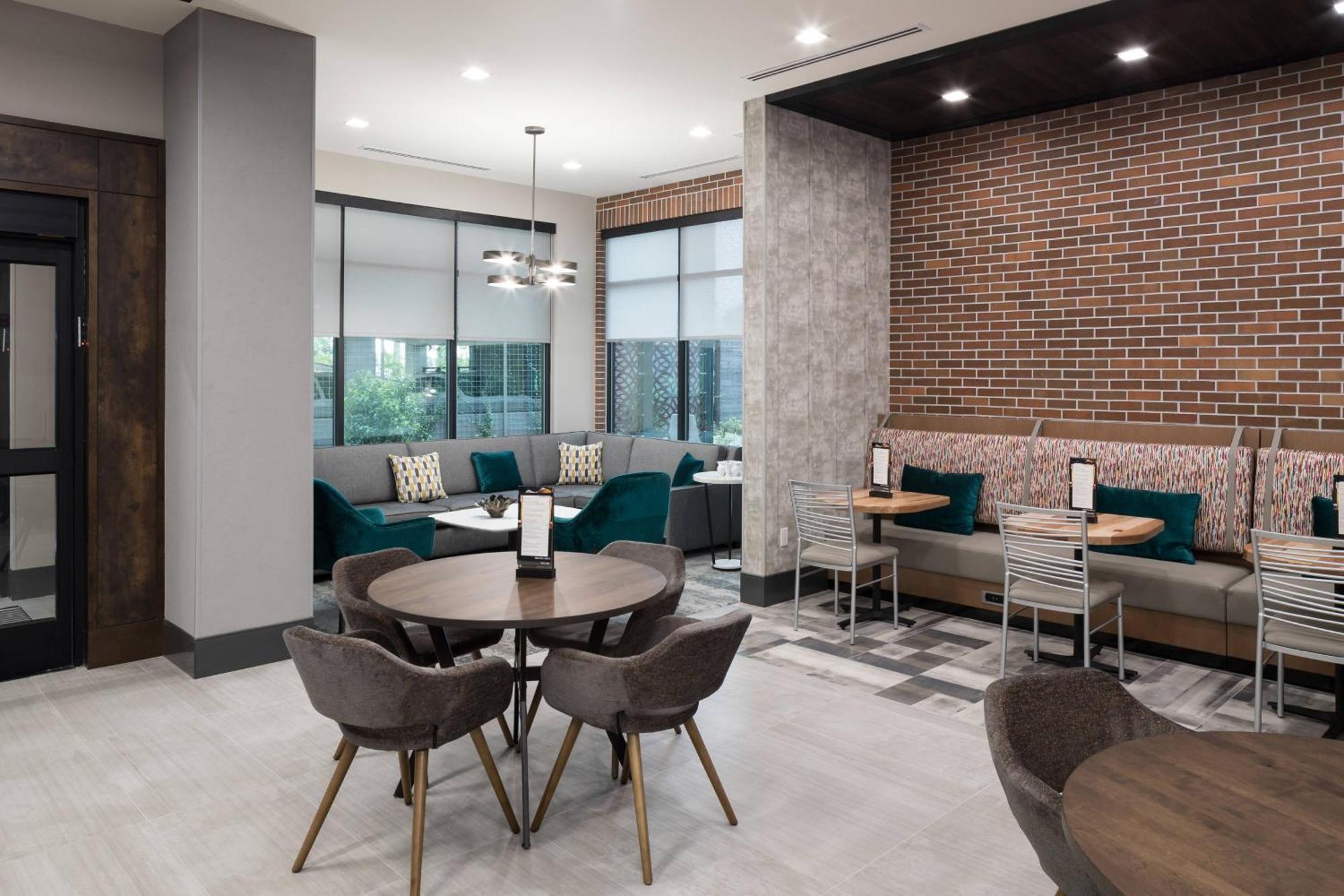 Courtyard By Marriott Houston Heights/I-10 Hotell Exteriör bild