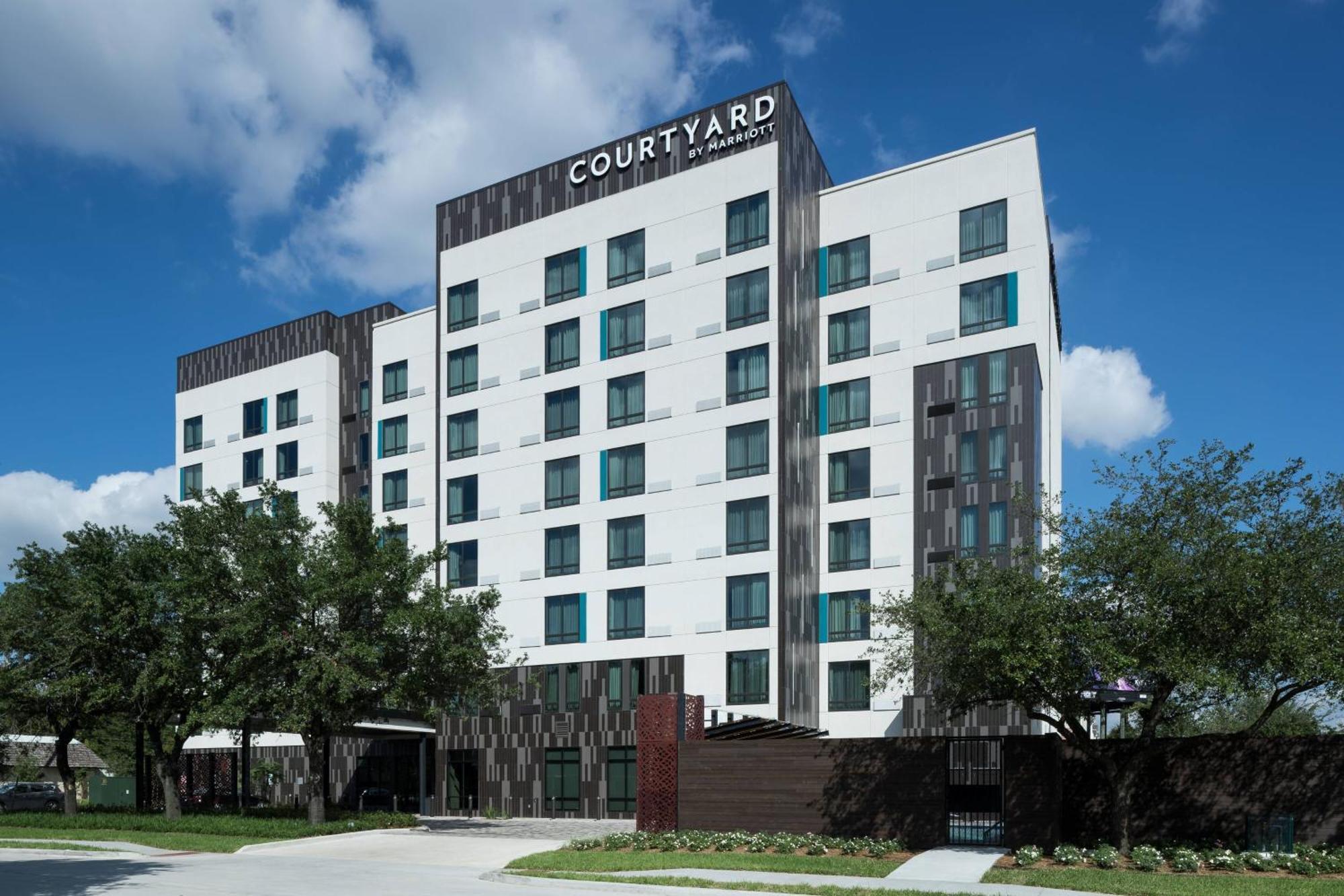 Courtyard By Marriott Houston Heights/I-10 Hotell Exteriör bild